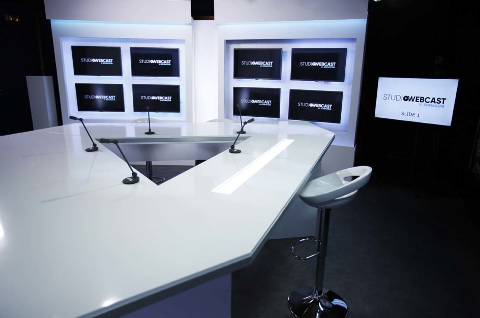 Desk blanc et écrans