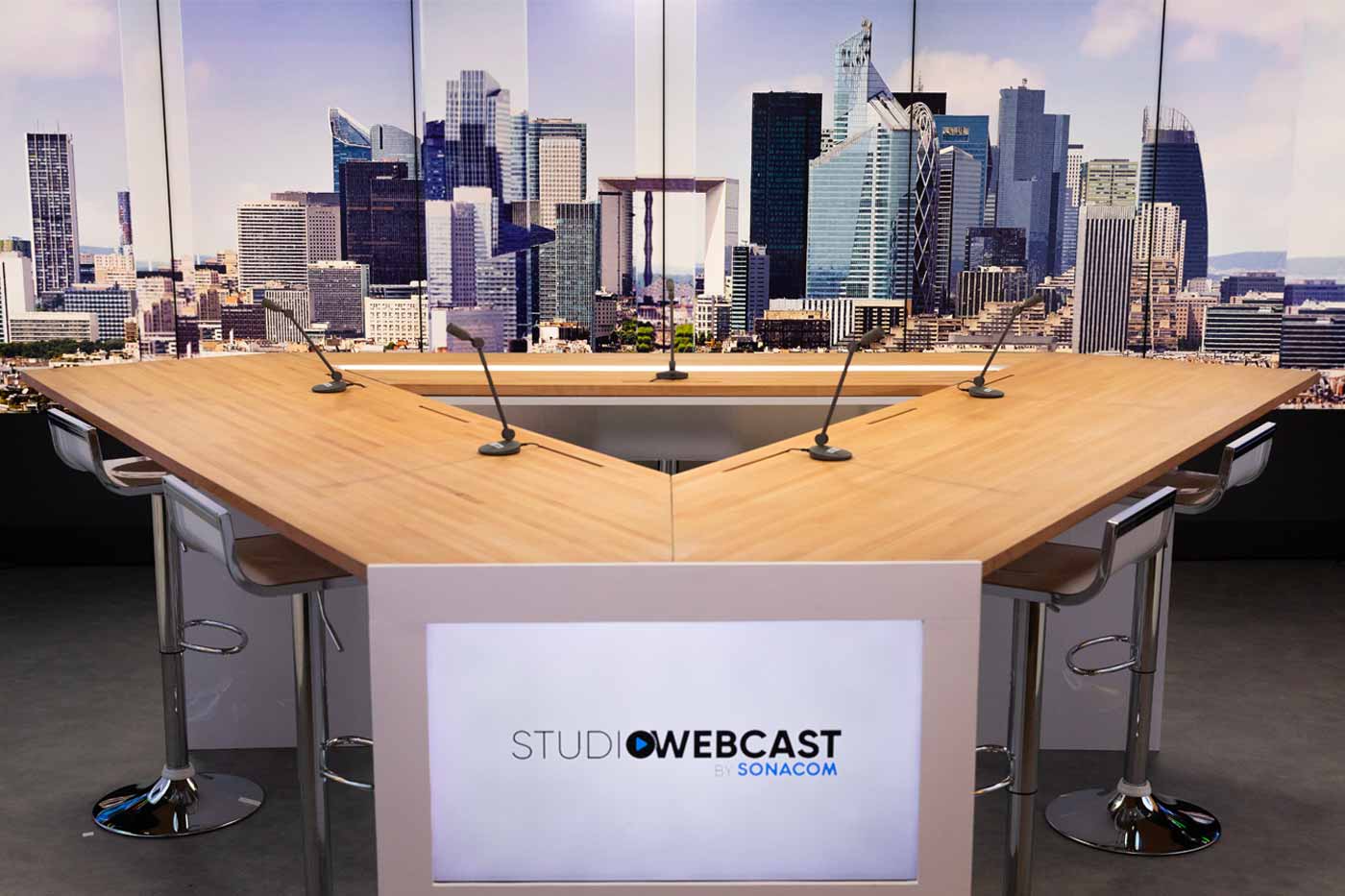 STUDIO WEBCAST - Le plateau TV à Paris. Webconférences 100% digitales,  Webinars, e-plateau. 